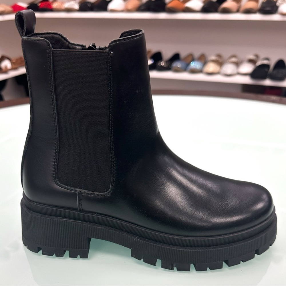 Classic Black Chelsea Combat Boots - Picture 3 of 4